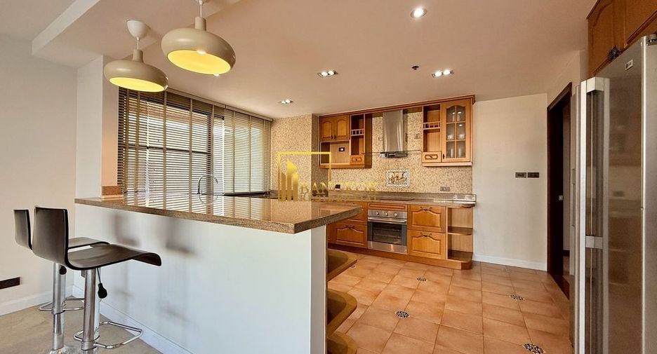 Condo en alquiler de 3 habitaciones en Khlong Toei, Bangkok