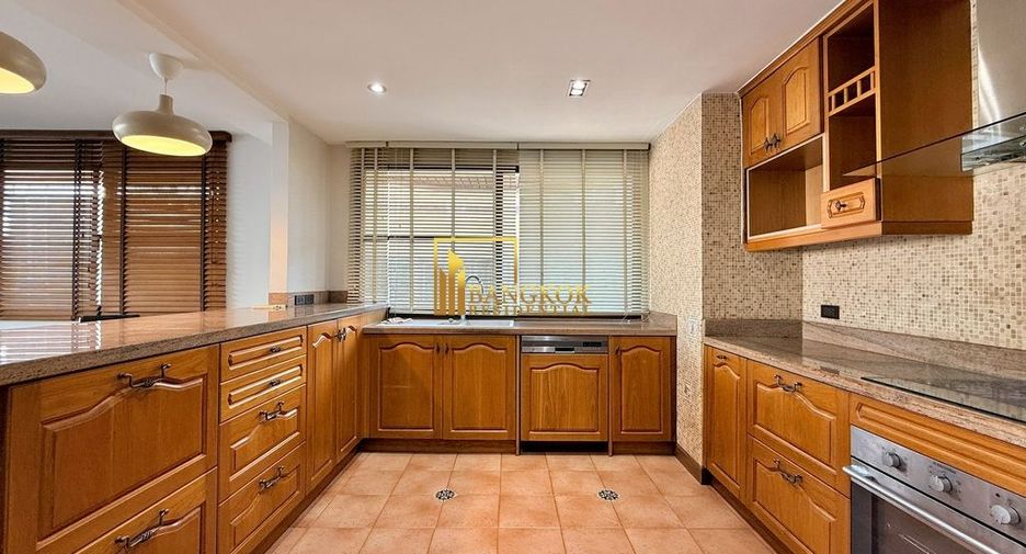 Condo en alquiler de 3 habitaciones en Khlong Toei, Bangkok