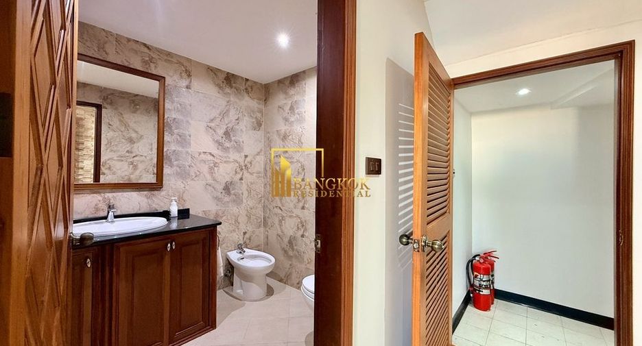 Condo en alquiler de 3 habitaciones en Khlong Toei, Bangkok