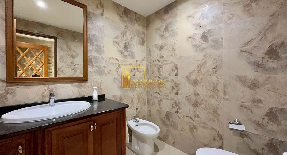 Condo en alquiler de 3 habitaciones en Khlong Toei, Bangkok