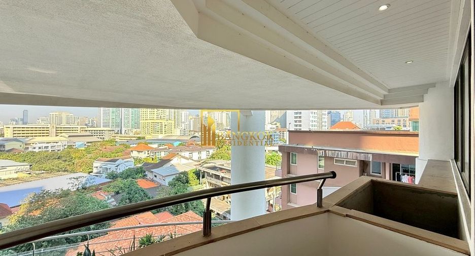 Condo en alquiler de 3 habitaciones en Khlong Toei, Bangkok