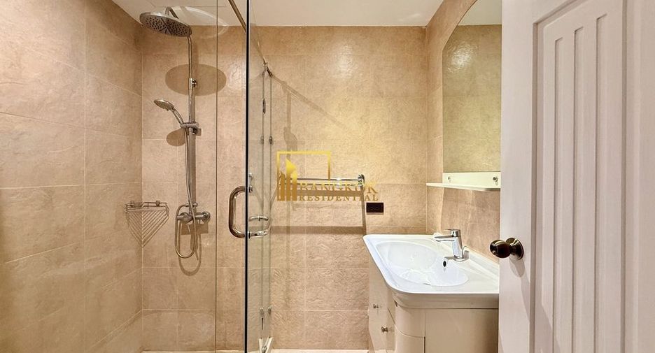 Condo en alquiler de 3 habitaciones en Khlong Toei, Bangkok