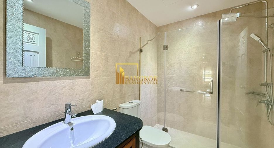 Condo en alquiler de 3 habitaciones en Khlong Toei, Bangkok