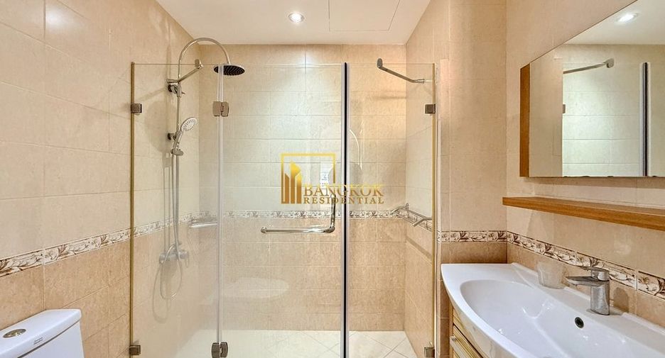 Condo en alquiler de 3 habitaciones en Khlong Toei, Bangkok