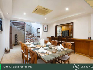 Casa adosada en alquiler y en venta de 4 habitaciones en Watthana, Bangkok