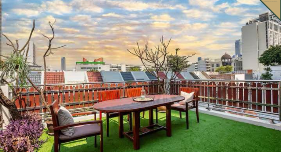 For rent and for sale 4 bedrooms townhouse in Watthana, Bangkok