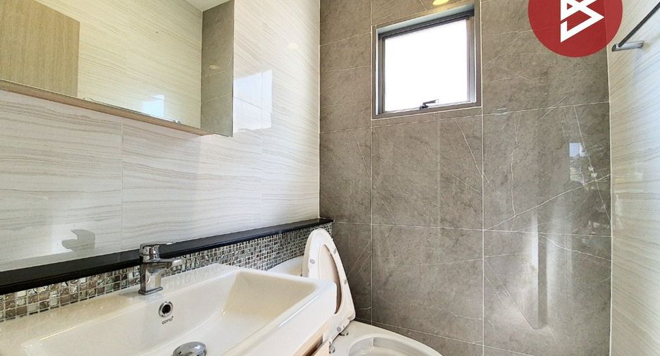 For sale 4 bedrooms house in Mueang Pathum Thani, Pathum Thani