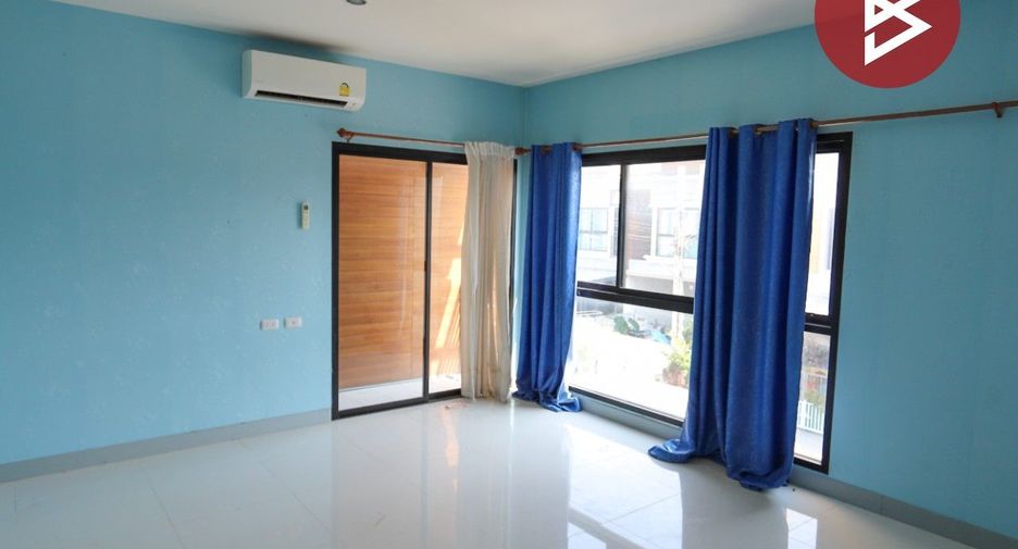 For sale 3 bedrooms townhouse in Mueang Samut Prakan, Samut Prakan
