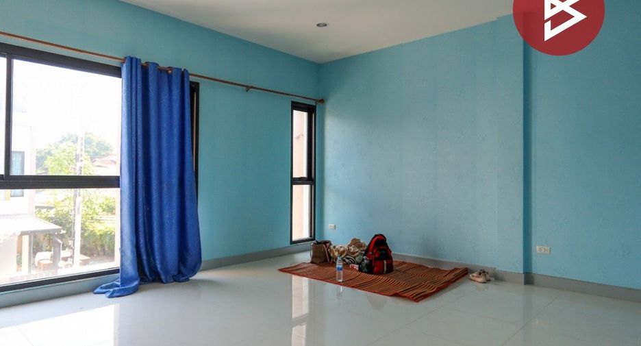 For sale 3 bedrooms townhouse in Mueang Samut Prakan, Samut Prakan