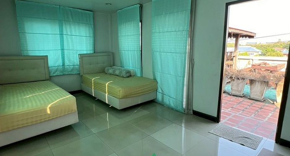 For sale 3 bedrooms retail Space in Bang Khae, Bangkok