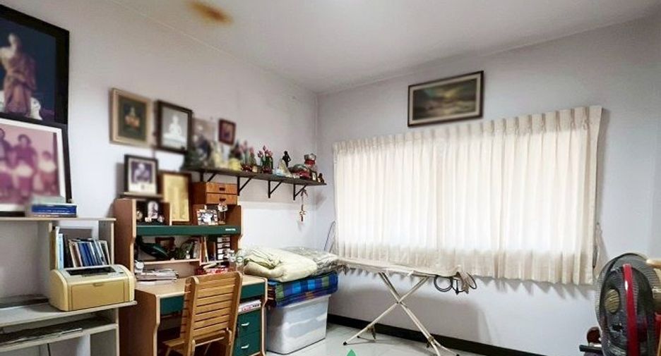 For sale 3 bedrooms retail Space in Bang Khae, Bangkok