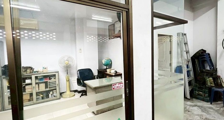 For sale 3 bedrooms retail Space in Bang Khae, Bangkok