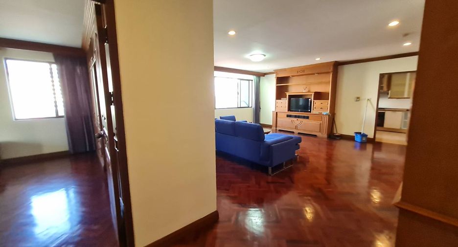 For rent 2 bedrooms condo in Watthana, Bangkok