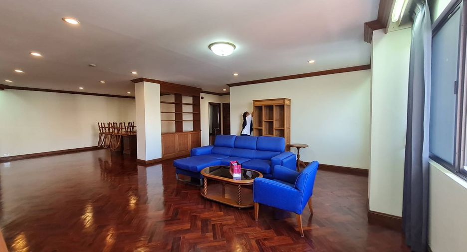 For rent 2 bedrooms condo in Watthana, Bangkok