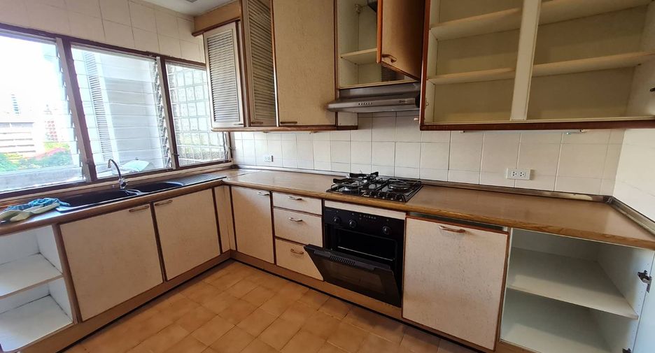 For rent 2 bedrooms condo in Watthana, Bangkok