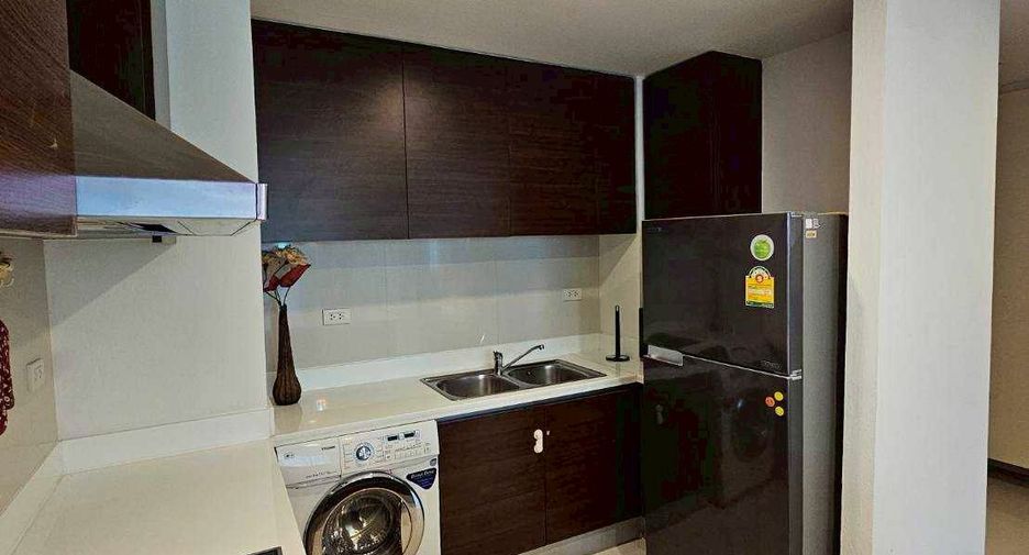 For rent 2 bedrooms condo in Pathum Wan, Bangkok