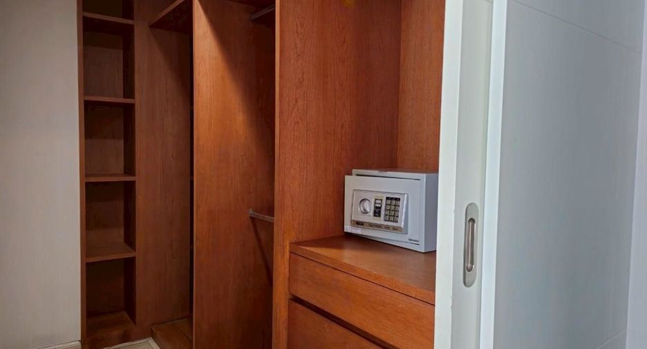 For rent 2 bedrooms condo in Pathum Wan, Bangkok
