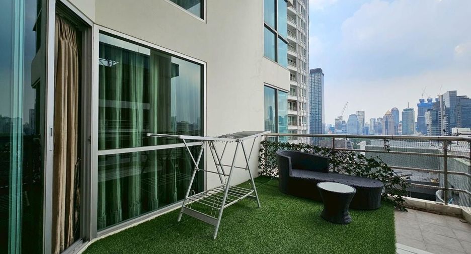 For rent 2 bedrooms condo in Pathum Wan, Bangkok