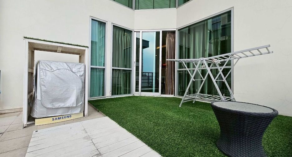 For rent 2 bedrooms condo in Pathum Wan, Bangkok