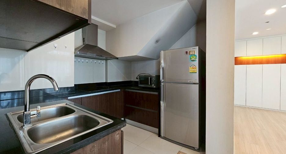 For rent 2 bedrooms condo in Pathum Wan, Bangkok