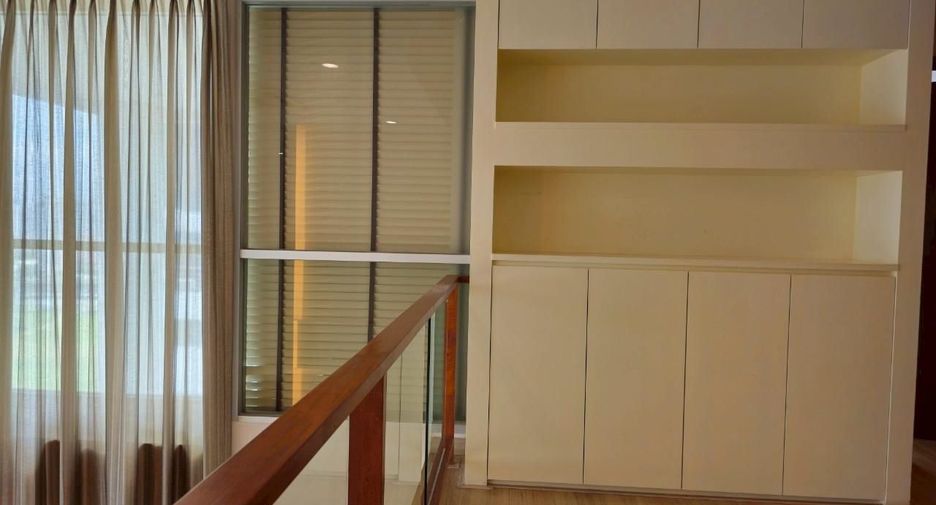 For rent 2 bedrooms condo in Pathum Wan, Bangkok