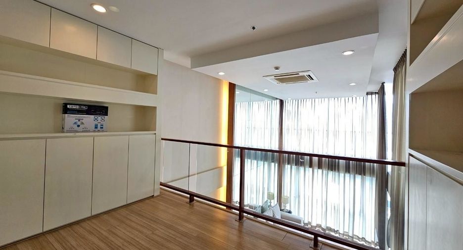 For rent 2 bedrooms condo in Pathum Wan, Bangkok