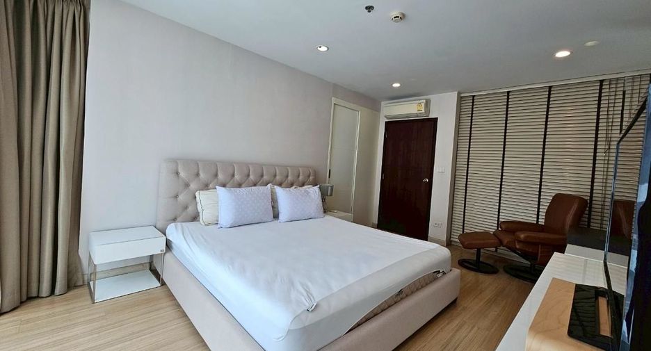 For rent 2 bedrooms condo in Pathum Wan, Bangkok