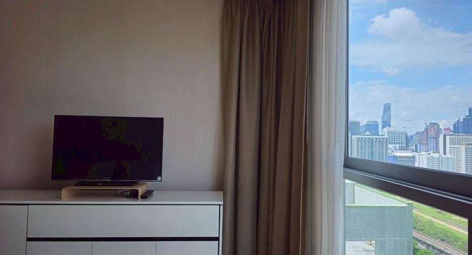 For rent 2 bedrooms condo in Pathum Wan, Bangkok