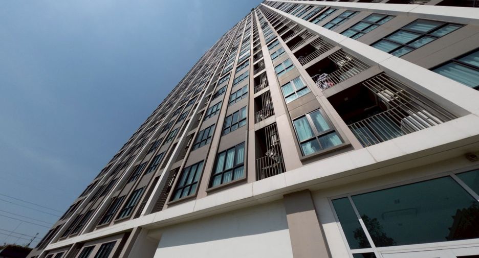 For sale 1 bed condo in Si Racha, Chonburi