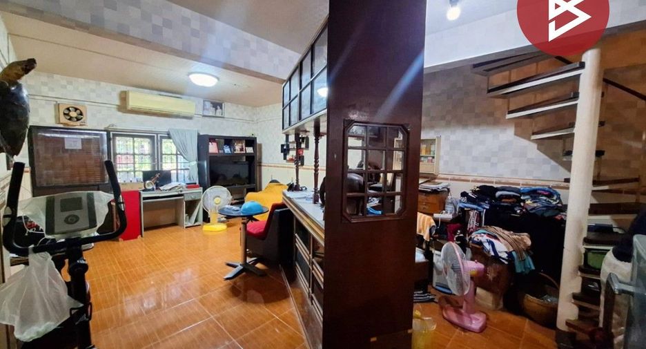 For sale 2 bedrooms townhouse in Mueang Samut Sakhon, Samut Sakhon