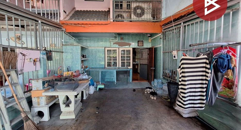 For sale 2 bedrooms townhouse in Mueang Samut Sakhon, Samut Sakhon