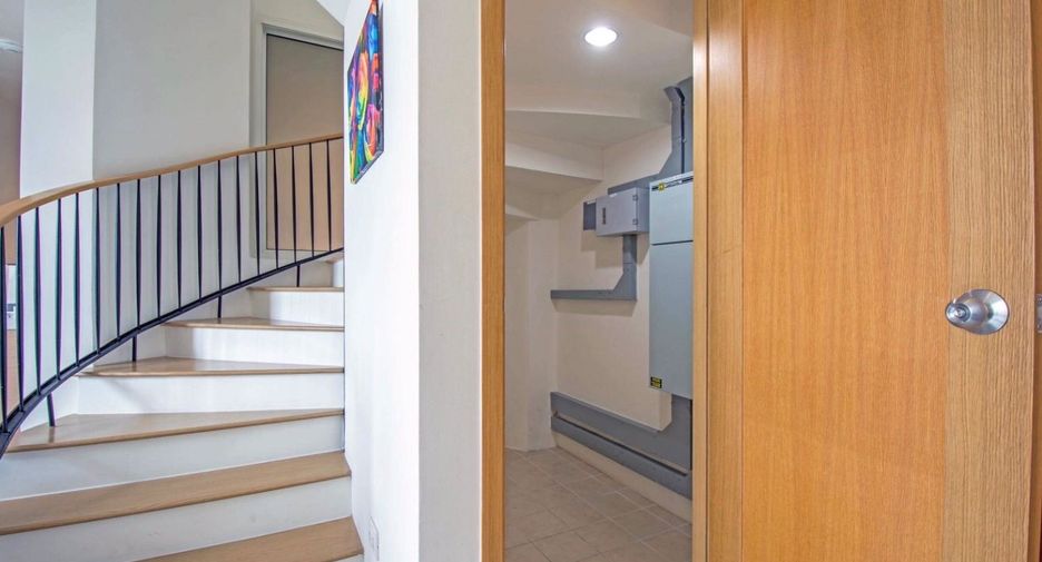 For rent 2 bedrooms condo in Sathon, Bangkok