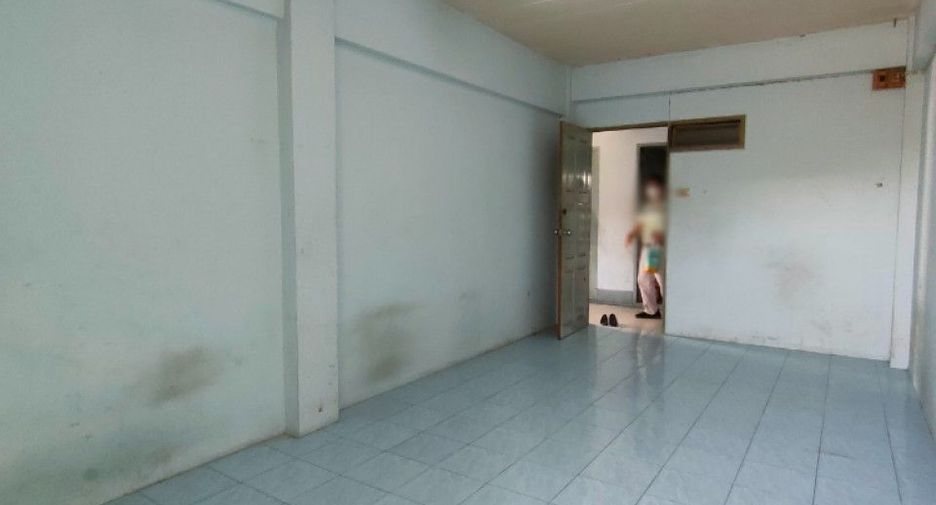 For sale 110 ベッドルーム apartment in Krathum Baen, Samut Sakhon