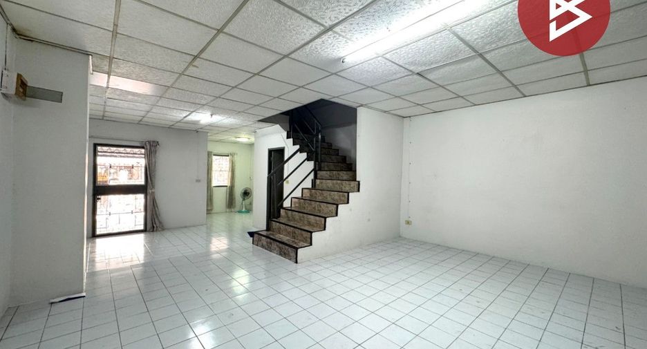 Casa adosada en venta de 3 habitaciones en Bang Sao Thong, Samut Prakan