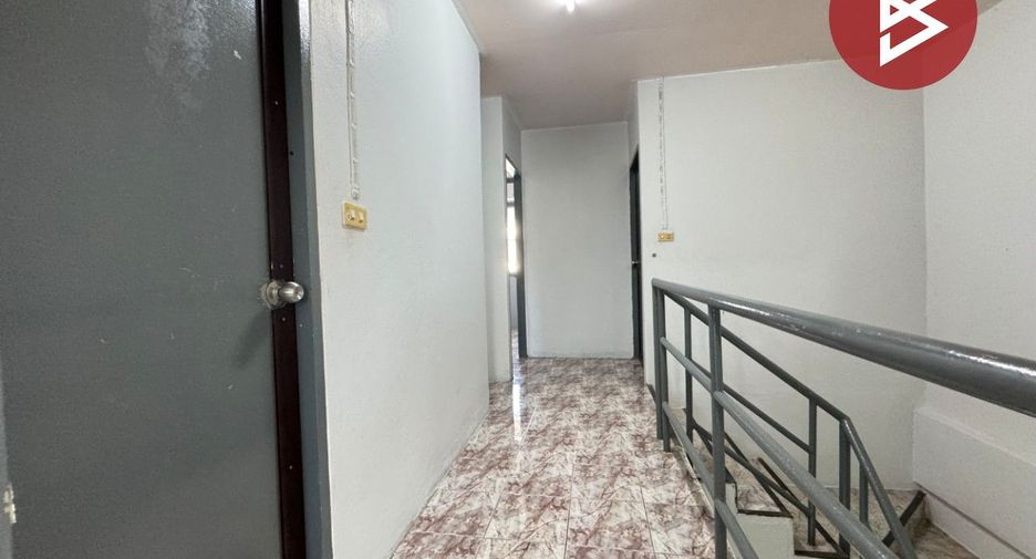 Casa adosada en venta de 3 habitaciones en Bang Sao Thong, Samut Prakan