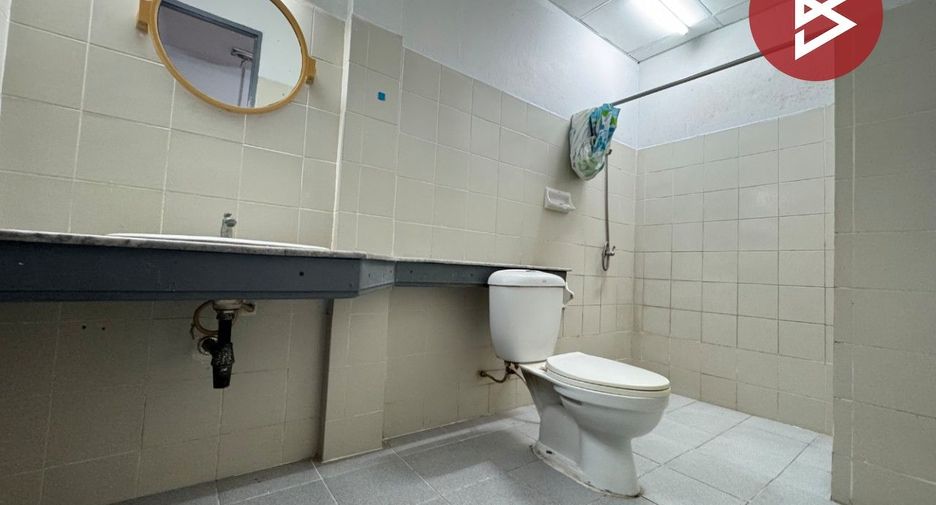 Casa adosada en venta de 3 habitaciones en Bang Sao Thong, Samut Prakan