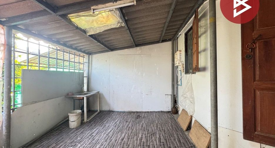 Casa adosada en venta de 3 habitaciones en Bang Sao Thong, Samut Prakan