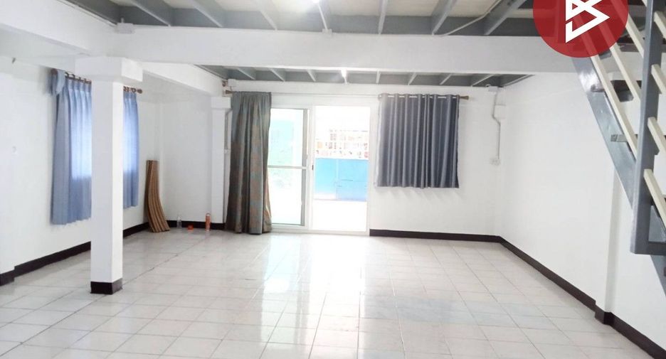 Casa adosada en venta de 3 habitaciones en Lat Krabang, Bangkok
