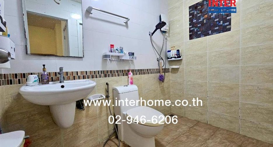 À vendre 3 chambres maison de ville à Mueang Nonthaburi, Nonthaburi