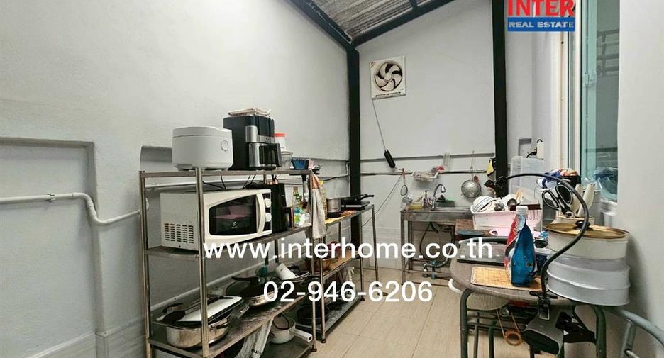 À vendre 3 chambres maison de ville à Mueang Nonthaburi, Nonthaburi