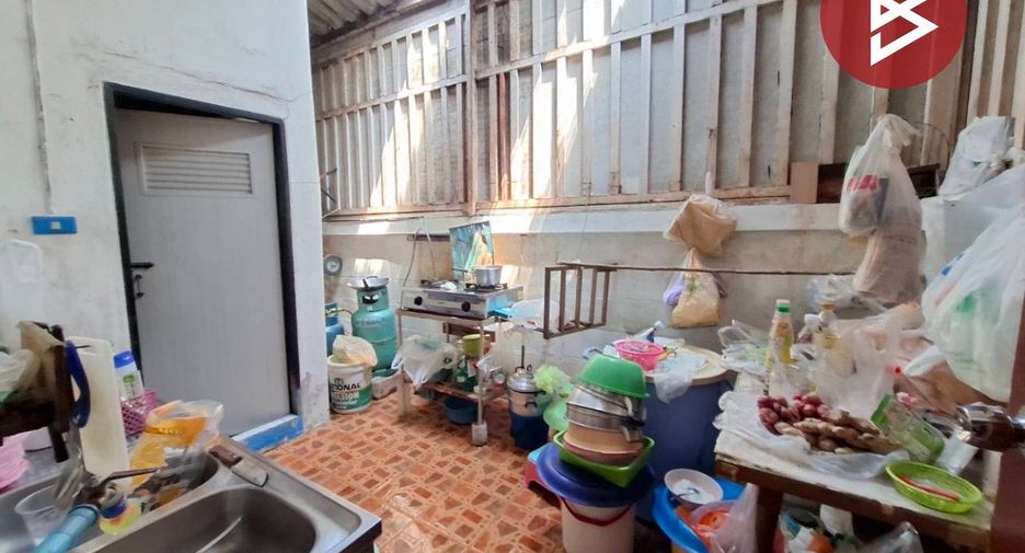 À vendre 2 chambres maison de ville à Phra Pradaeng, Samut Prakan