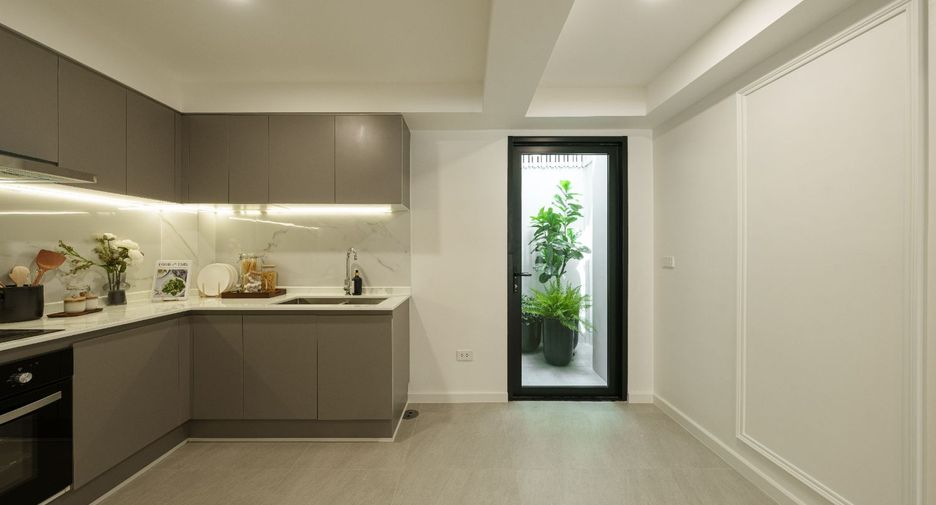 Casa adosada en venta de 3 habitaciones en Watthana, Bangkok