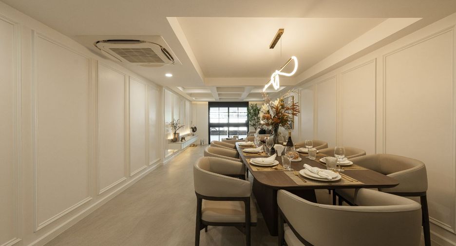 Casa adosada en venta de 3 habitaciones en Watthana, Bangkok