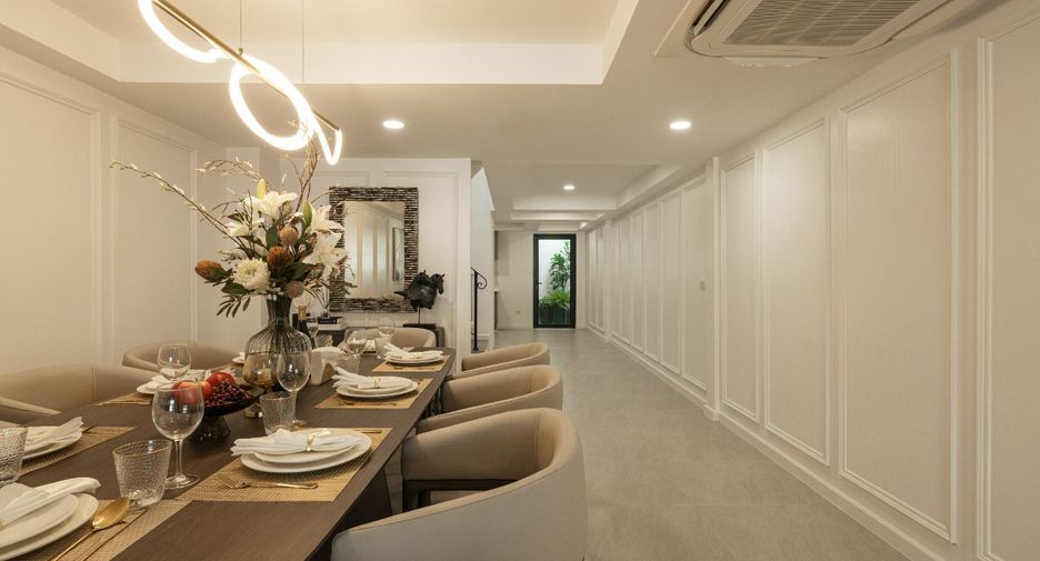 Casa adosada en venta de 3 habitaciones en Watthana, Bangkok