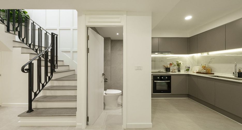 Casa adosada en venta de 3 habitaciones en Watthana, Bangkok
