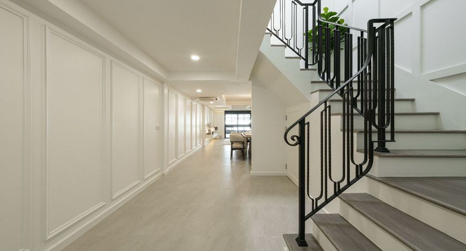 Casa adosada en venta de 3 habitaciones en Watthana, Bangkok