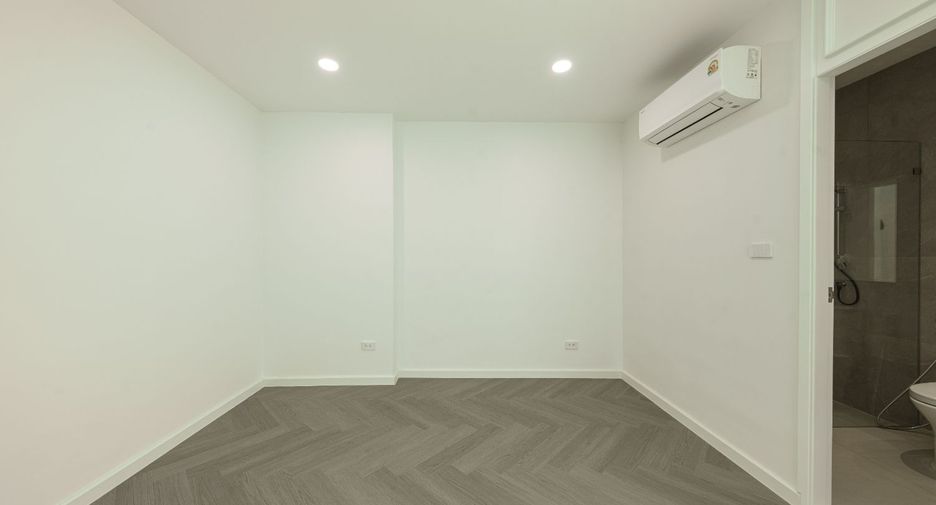 Casa adosada en venta de 3 habitaciones en Watthana, Bangkok