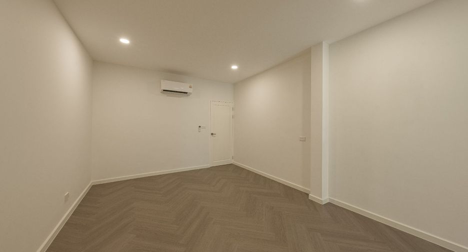 Casa adosada en venta de 3 habitaciones en Watthana, Bangkok