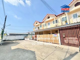 For sale 4 bedrooms townhouse in Mueang Samut Prakan, Samut Prakan