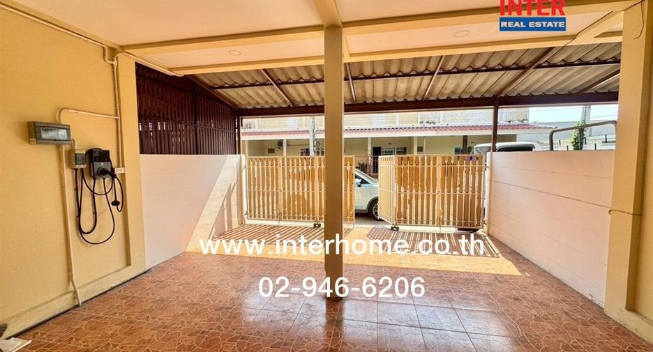For sale 4 bedrooms townhouse in Mueang Samut Prakan, Samut Prakan